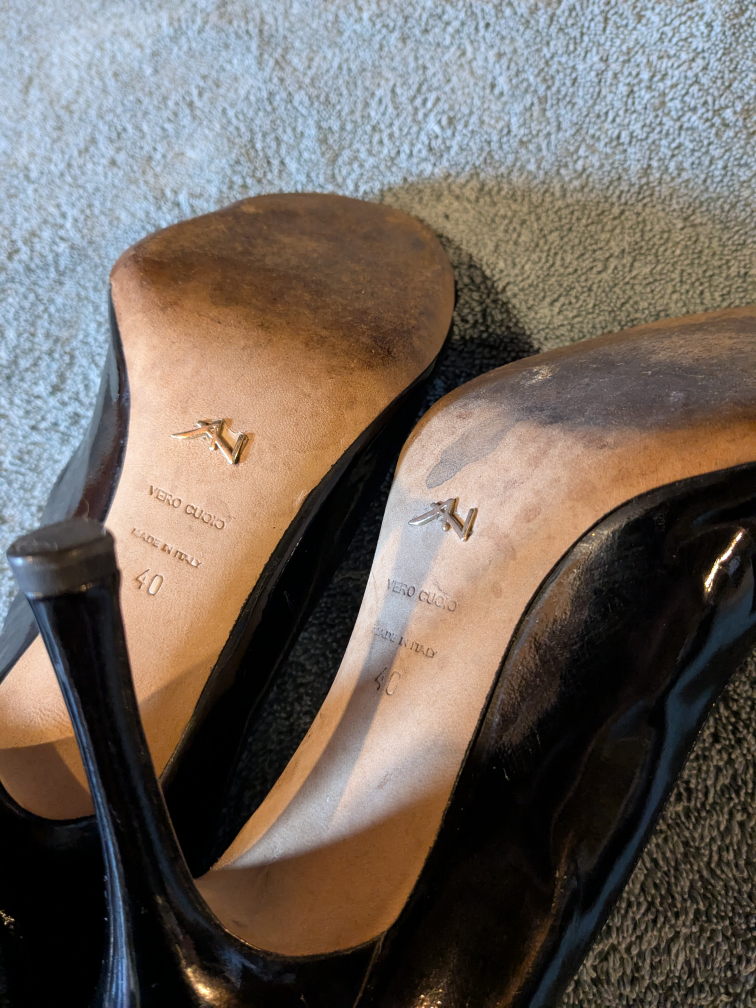 Vero Cuoio Black Patent Leather Peep-Toe Heels Size 40 - photo 4