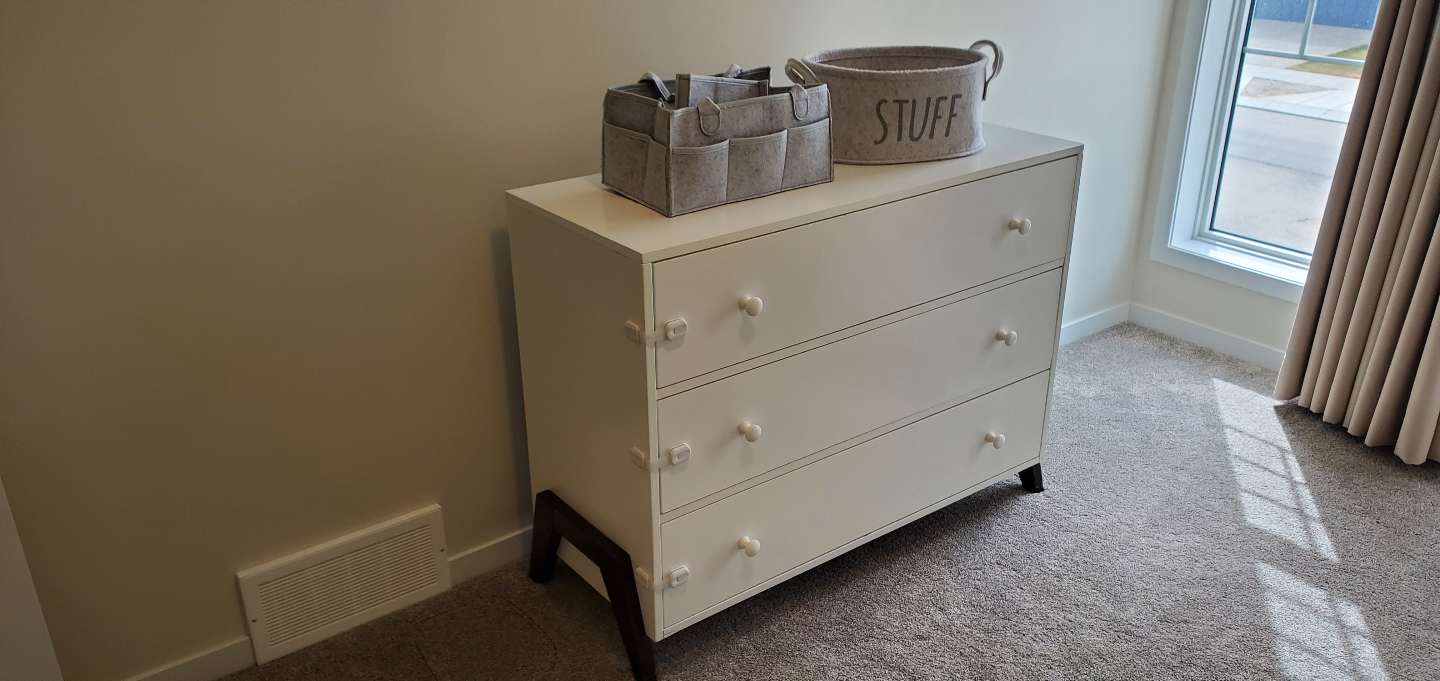 White Three-Drawer Dresser with Dark Brown Legs - photo 5