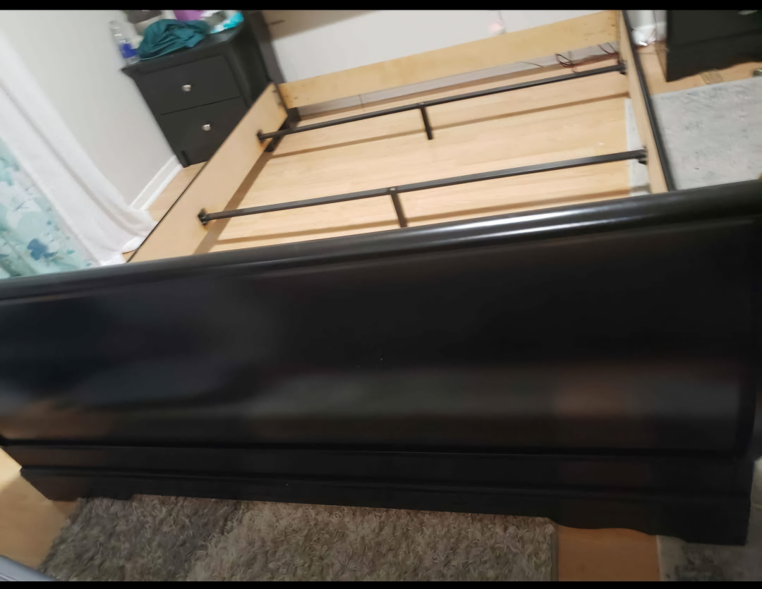 MOVING SALE - Queen Sleigh Bed Frame - photo 4