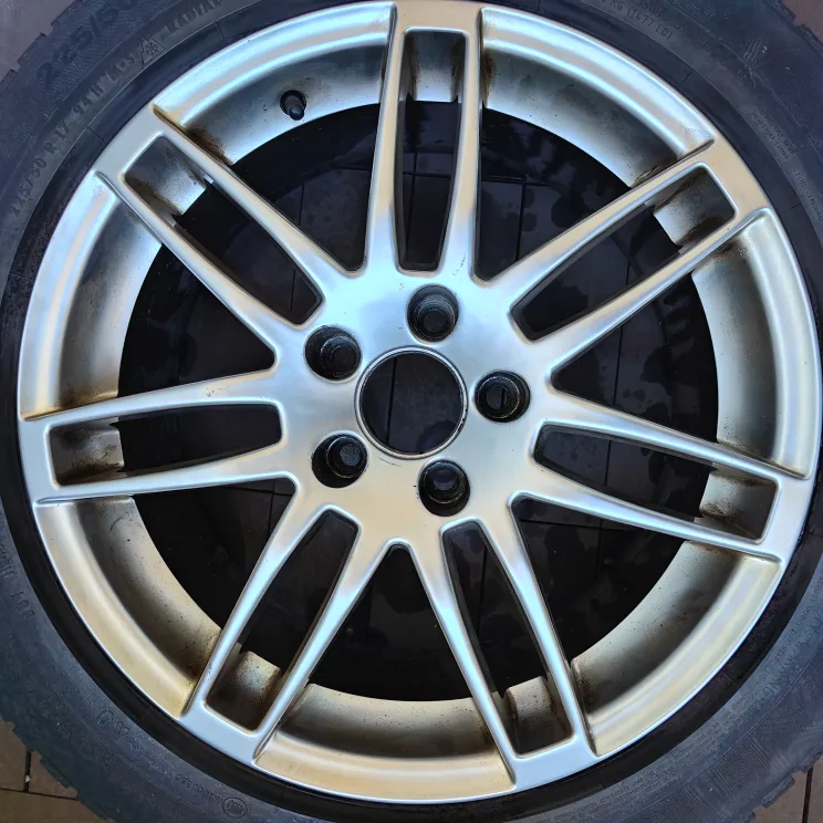 Set of 4 17 inch Audi rims with Winter Tires (225/50R17) image indicator(6)