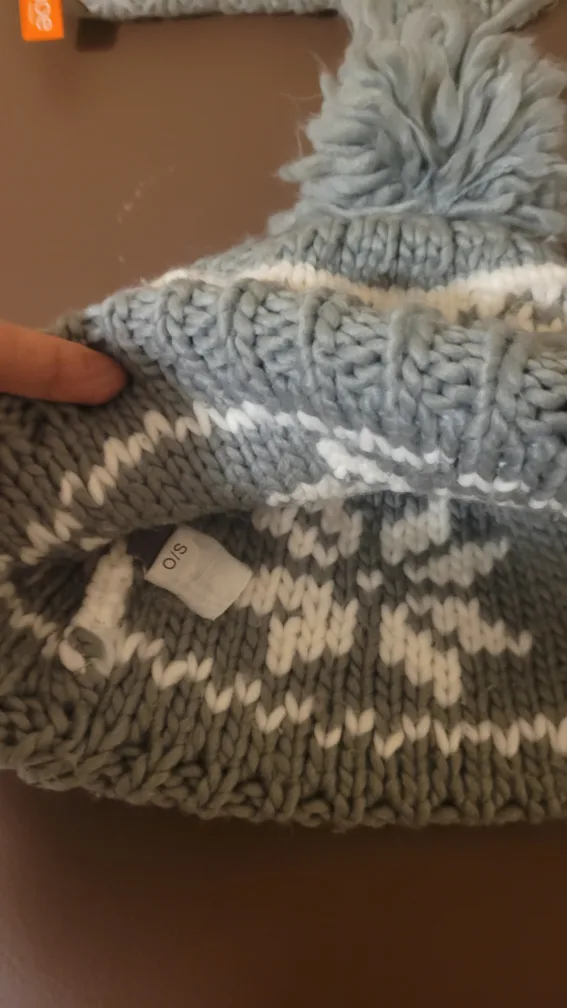 Free winter hat with snowflake design 💚 image indicator(2)