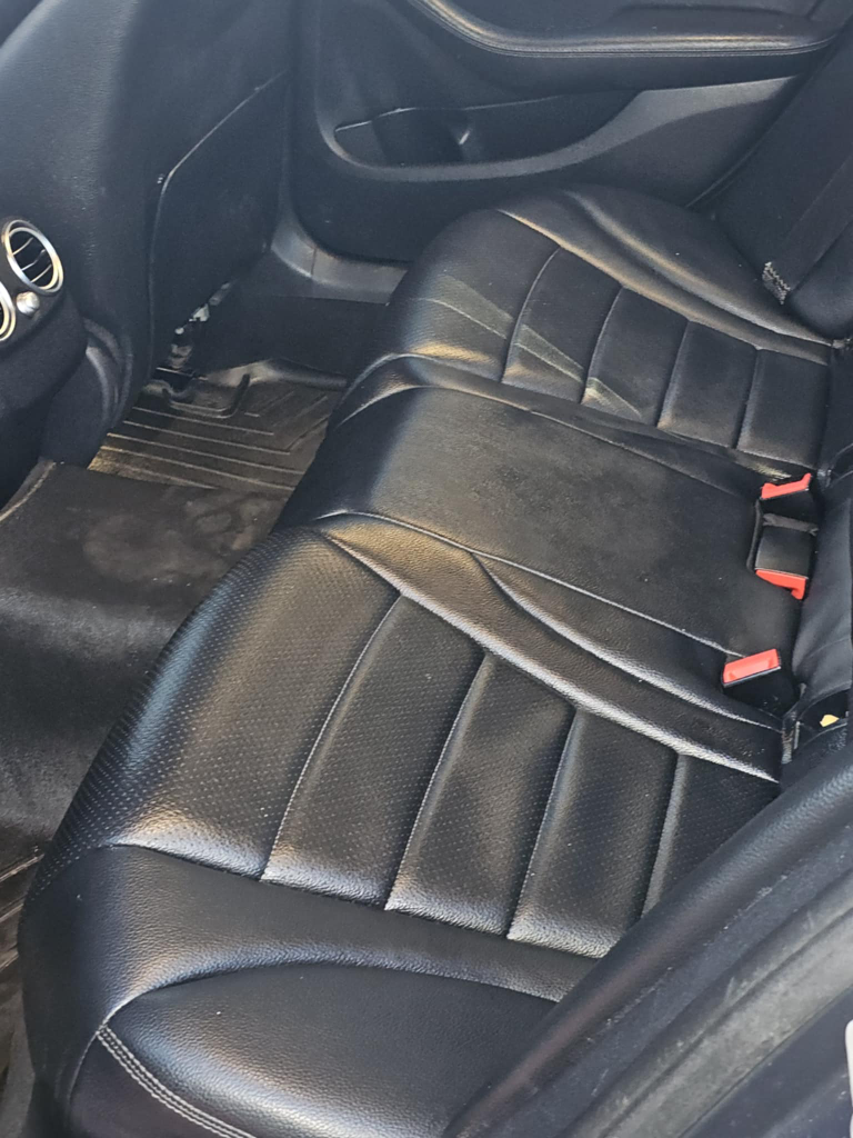Mercedes-Benz C300 4MATIC Sedan - photo 3