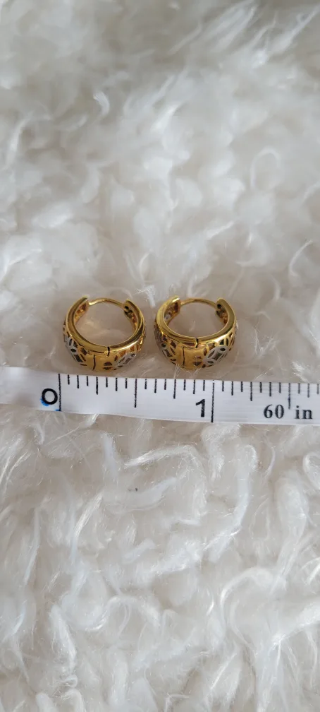 18k Gold-Filled (not stamped) Two-Toned Hoop Earrings image indicator(5)