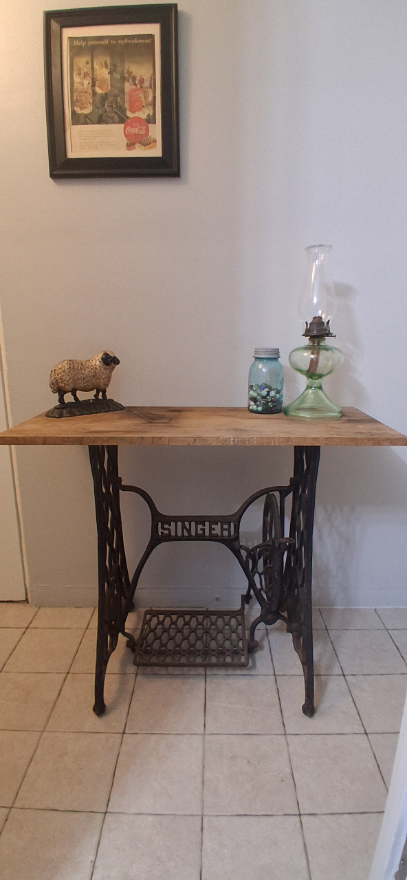 Vintage Singer Sewing Machine Table - photo 2