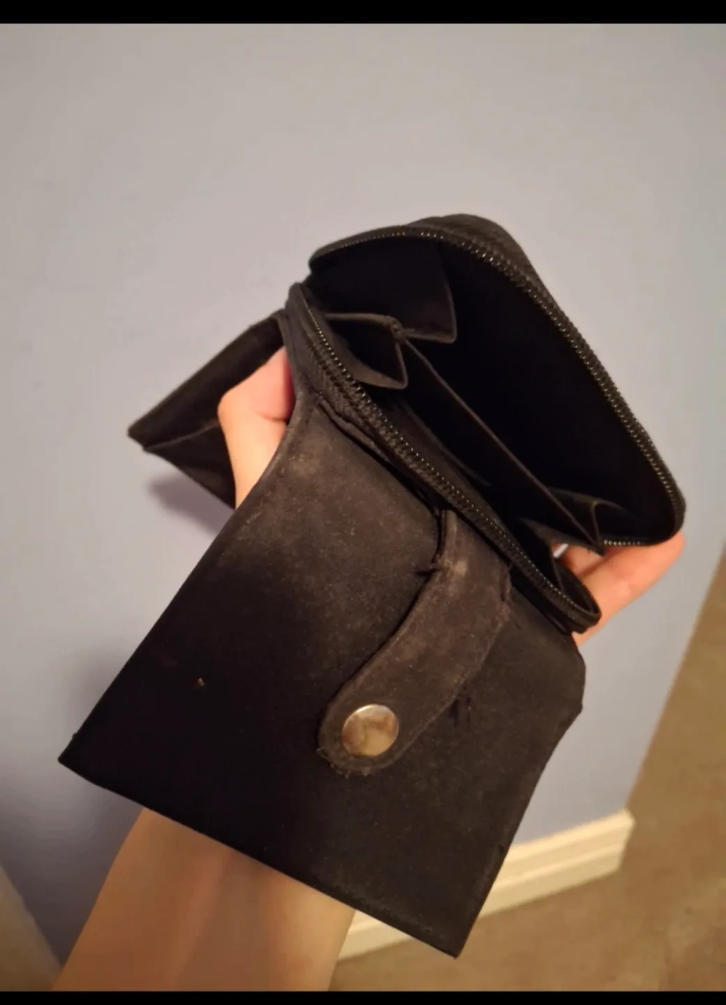 💚 Black wallet #freecycle 💚 image indicator(3)