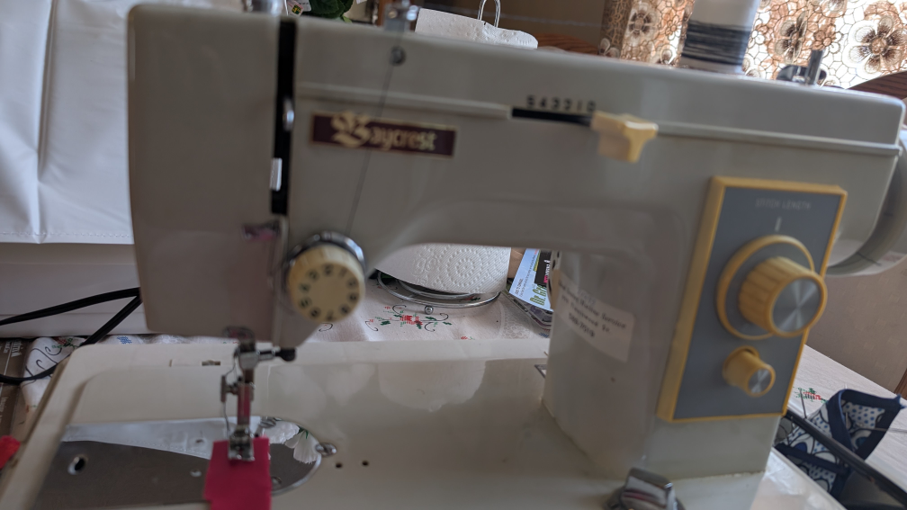 Vintage Baycrest Sewing Machine - photo 4