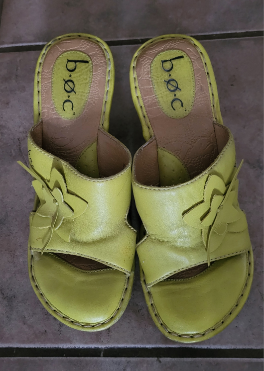 b.o.c. Women's Lime Green Leather Wedge Sandals - Size 7