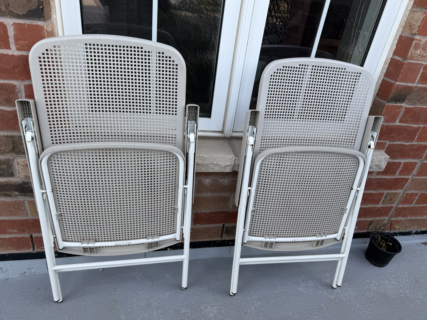Pair of IKEA TORPARÖ Reclining Chairs - photo 2