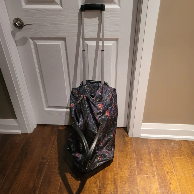 💚Rolling duffel bag, floral print image indicator(2)