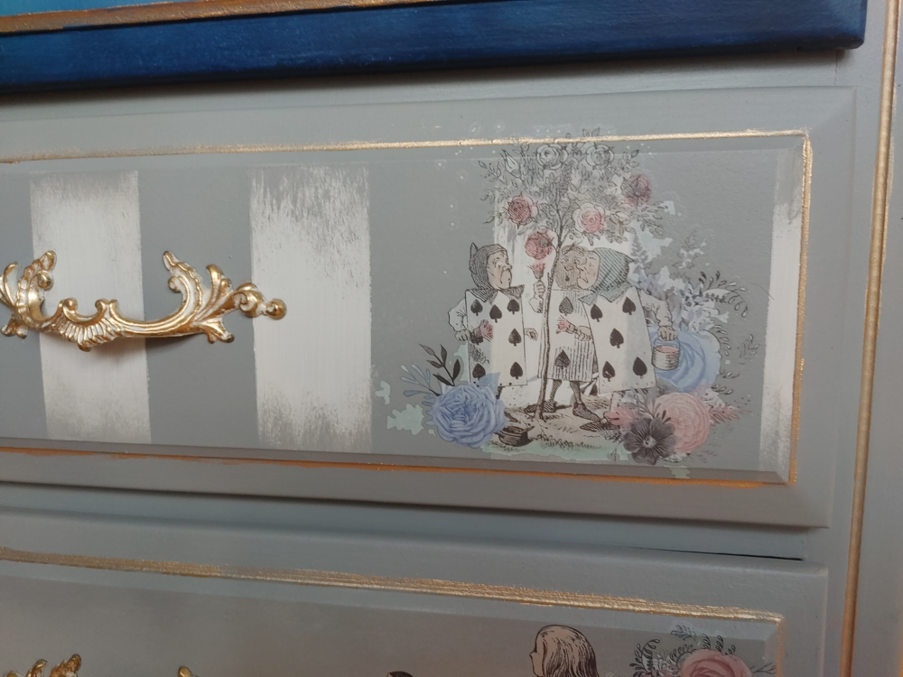 Alice in Wonderland-themed dresser - photo 2
