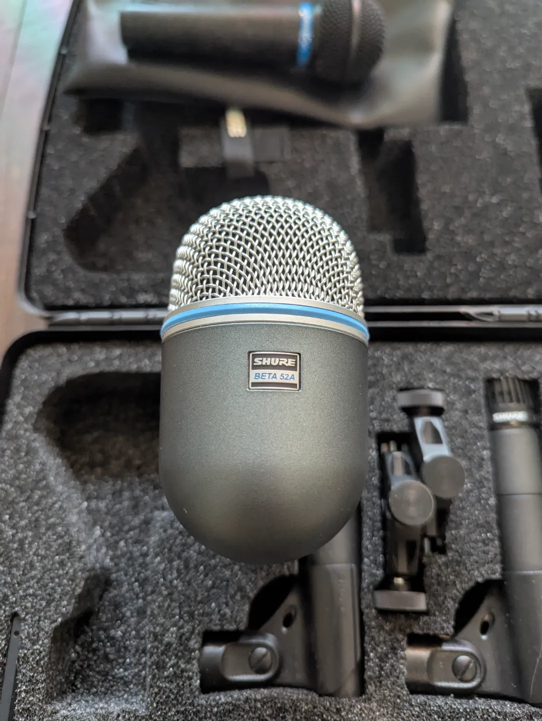 Shure Drum Mic Kit (Beta 52A x1 & SM57 x4) w bonus Apex 381 mic image indicator(4)
