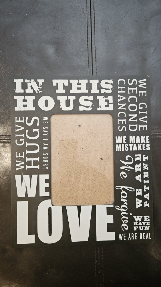 Family Photo Frame - In This House We Love💚 - photo 2