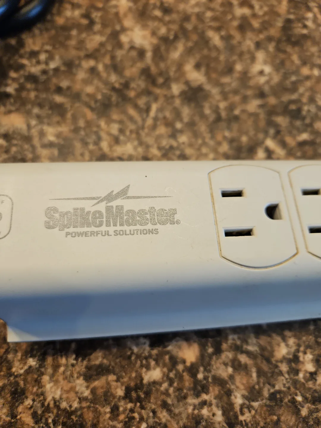 SpikeMaster 6-Outlet Surge Protector Power Bar thumbnail