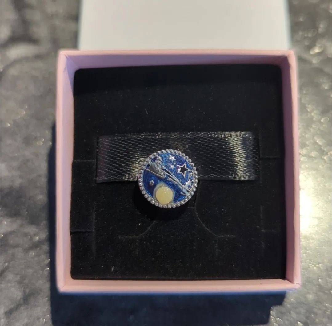 Pandora Santa Reindeer Charm brand new image indicator(2)