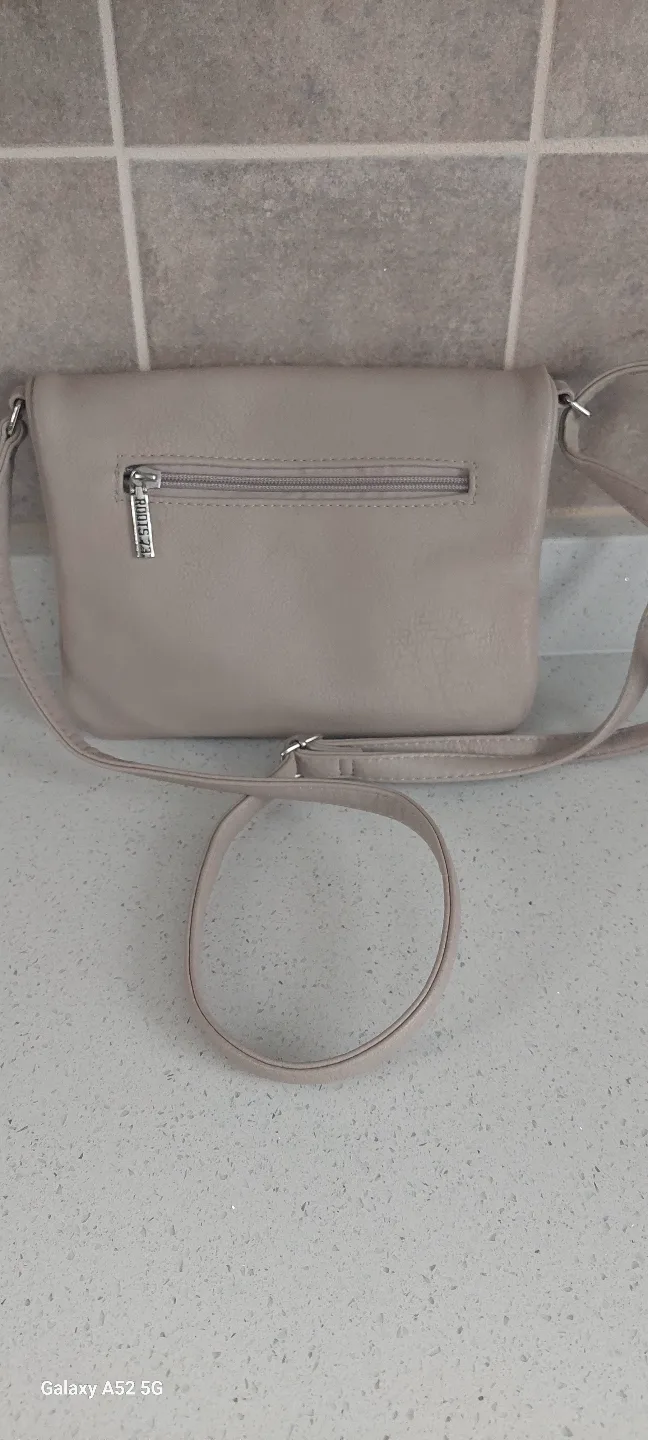 Baggu-style Crossbody Bag - Taupe image indicator(3)