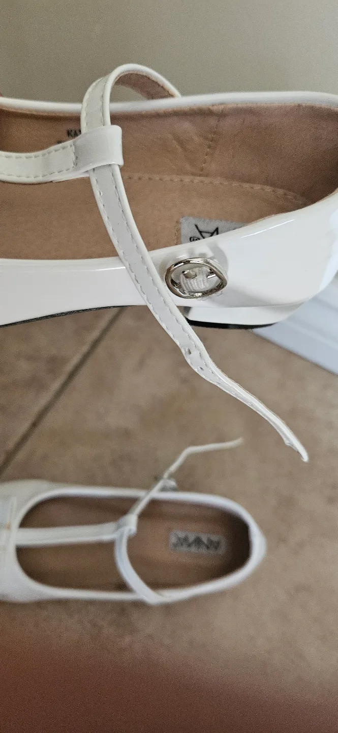 Girls' White Patent Leather T-Strap Shoes - Size 3 thumbnail