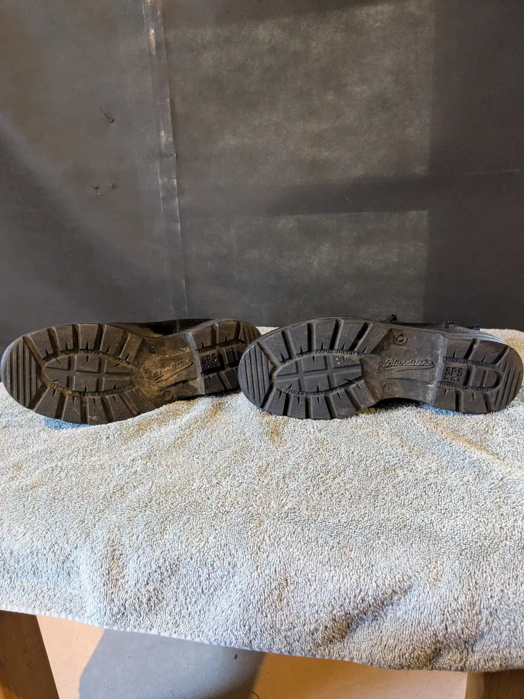 Black Leather Blundstone Chelsea Boots image indicator(4)