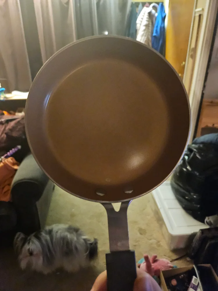 Pre-owned 8-inch frying pan thumbnail