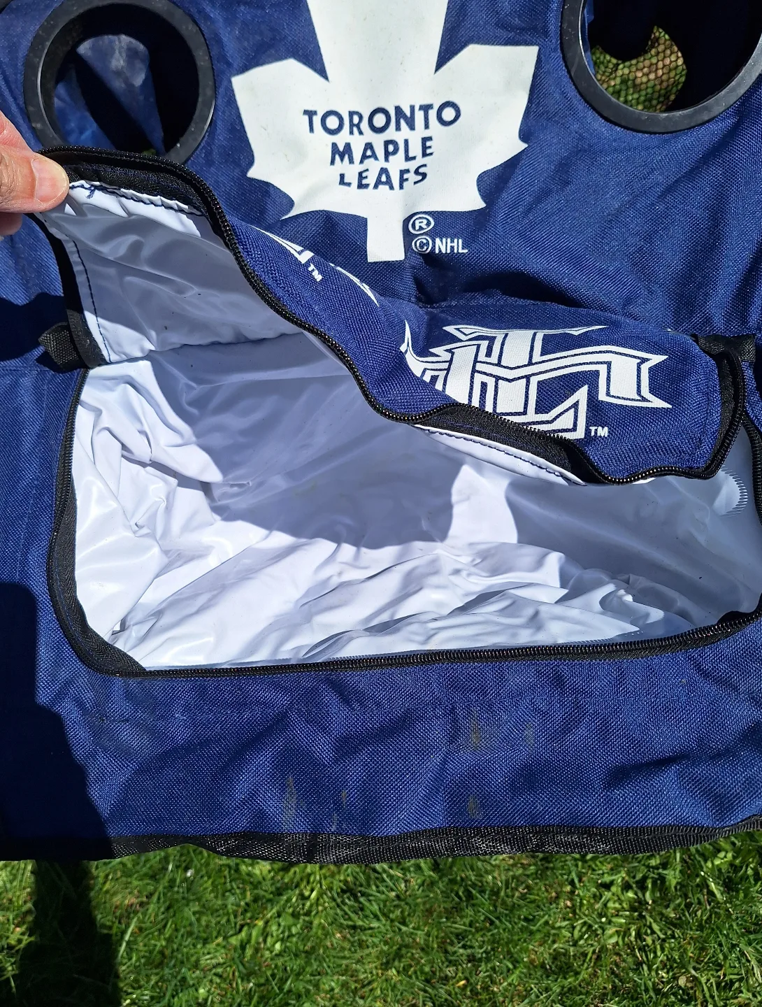 Maple Leafs Camp Table with Cooler 💚 (Kit Cat Club rescue) image indicator(2)