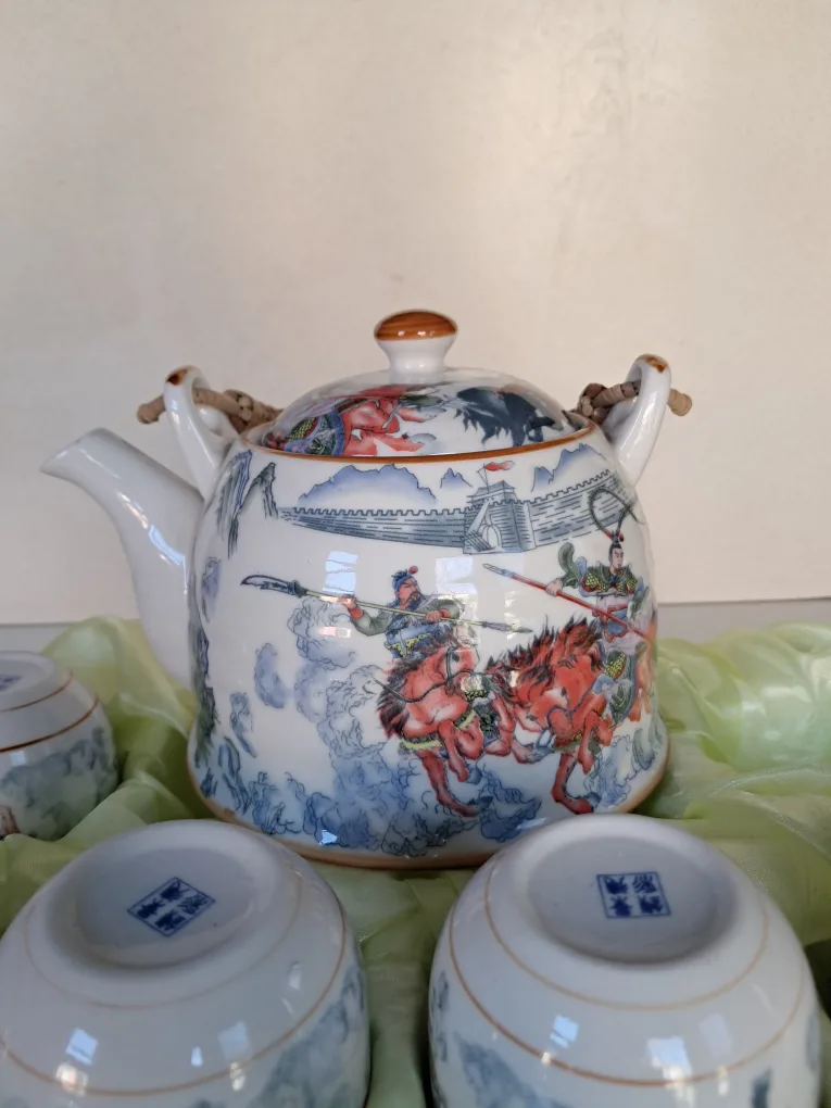 💚Chinese Tea Set with Teapot with strainer and five Cups image indicator(3)