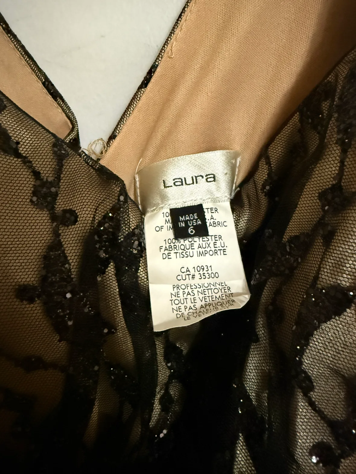 Elegant Black and Gold Lace Cocktail Dress Size 6 image indicator(2)