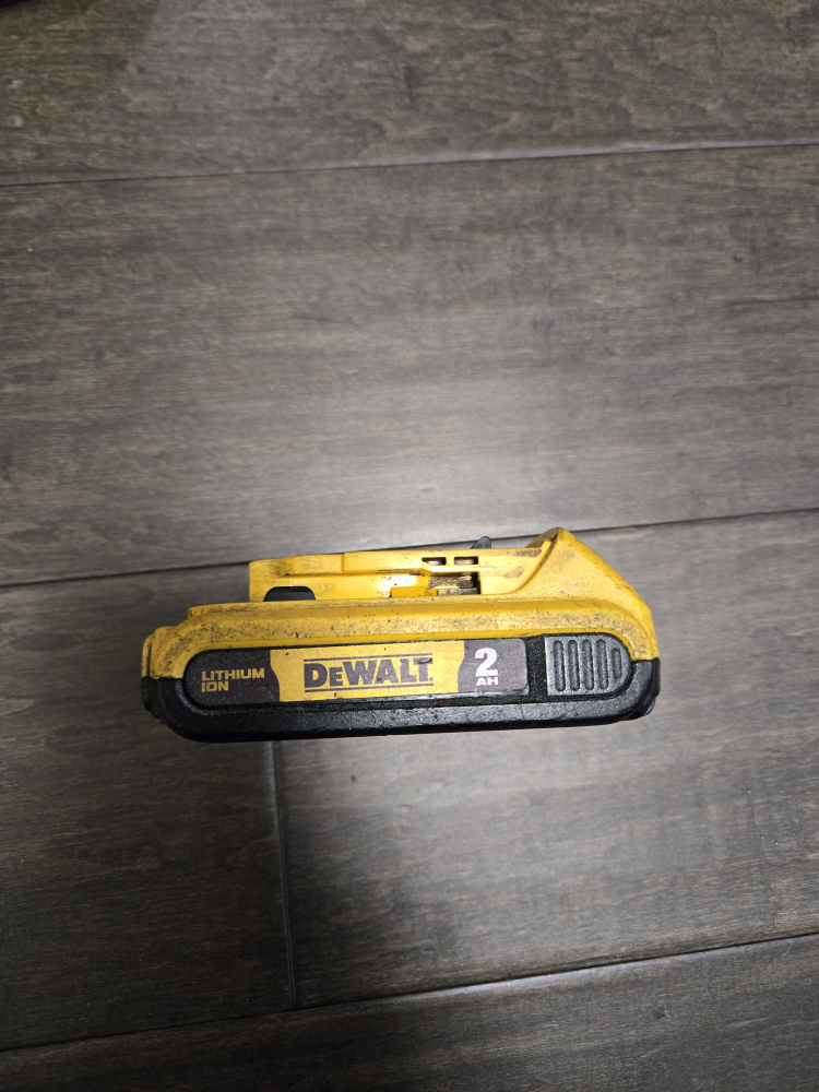 Dewalt 20V Max 2Ah Battery - photo 2