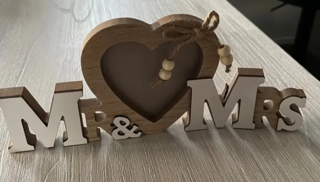 BRAND NEW Mr & Mrs Wooden Photo Frame💚 image indicator(2)