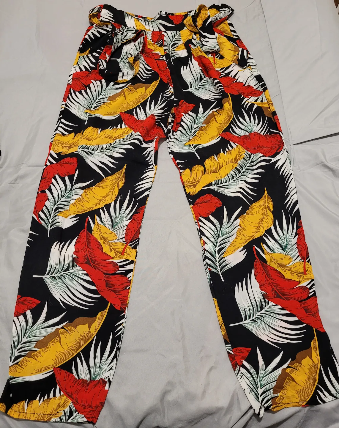 Two pairs of women's pants - striped and floral both for 12$ image indicator(2)