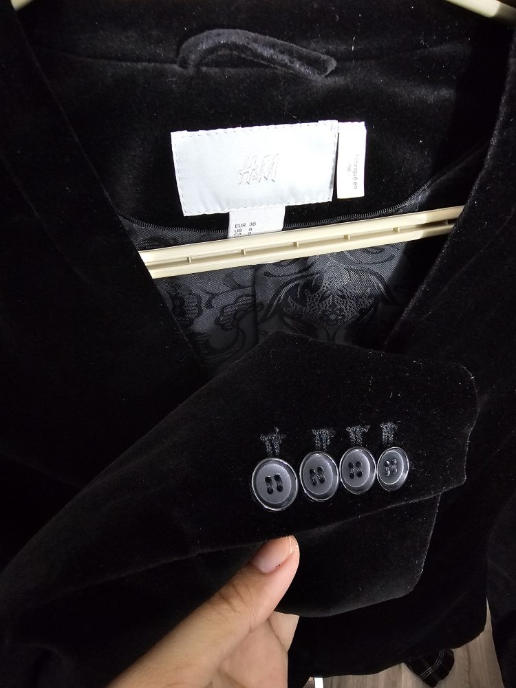 H&M Black Velvet Blazer - Size 8 - photo 2
