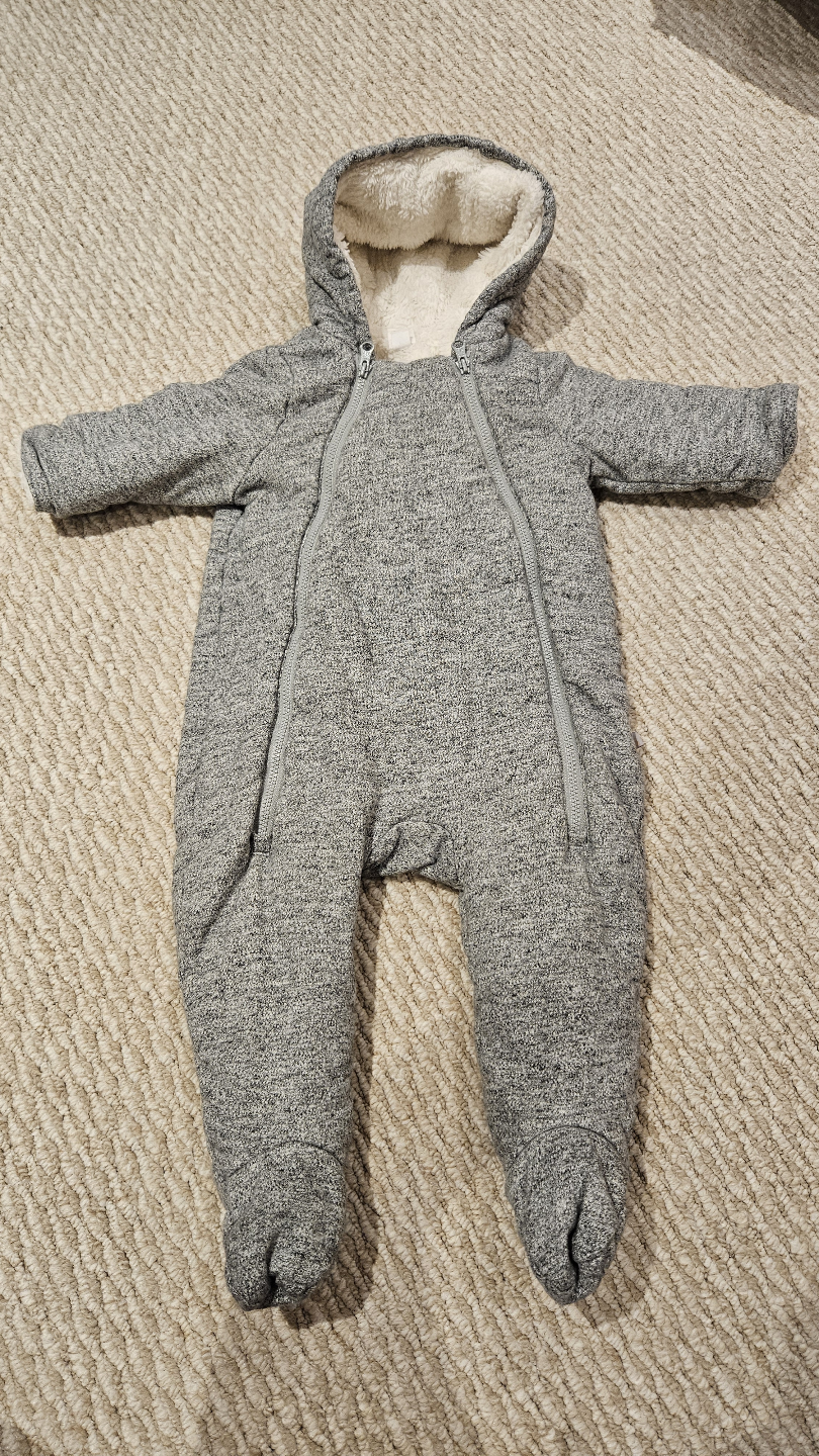 Only Pink snowsuit is available. (Baby Gap) - photo 3