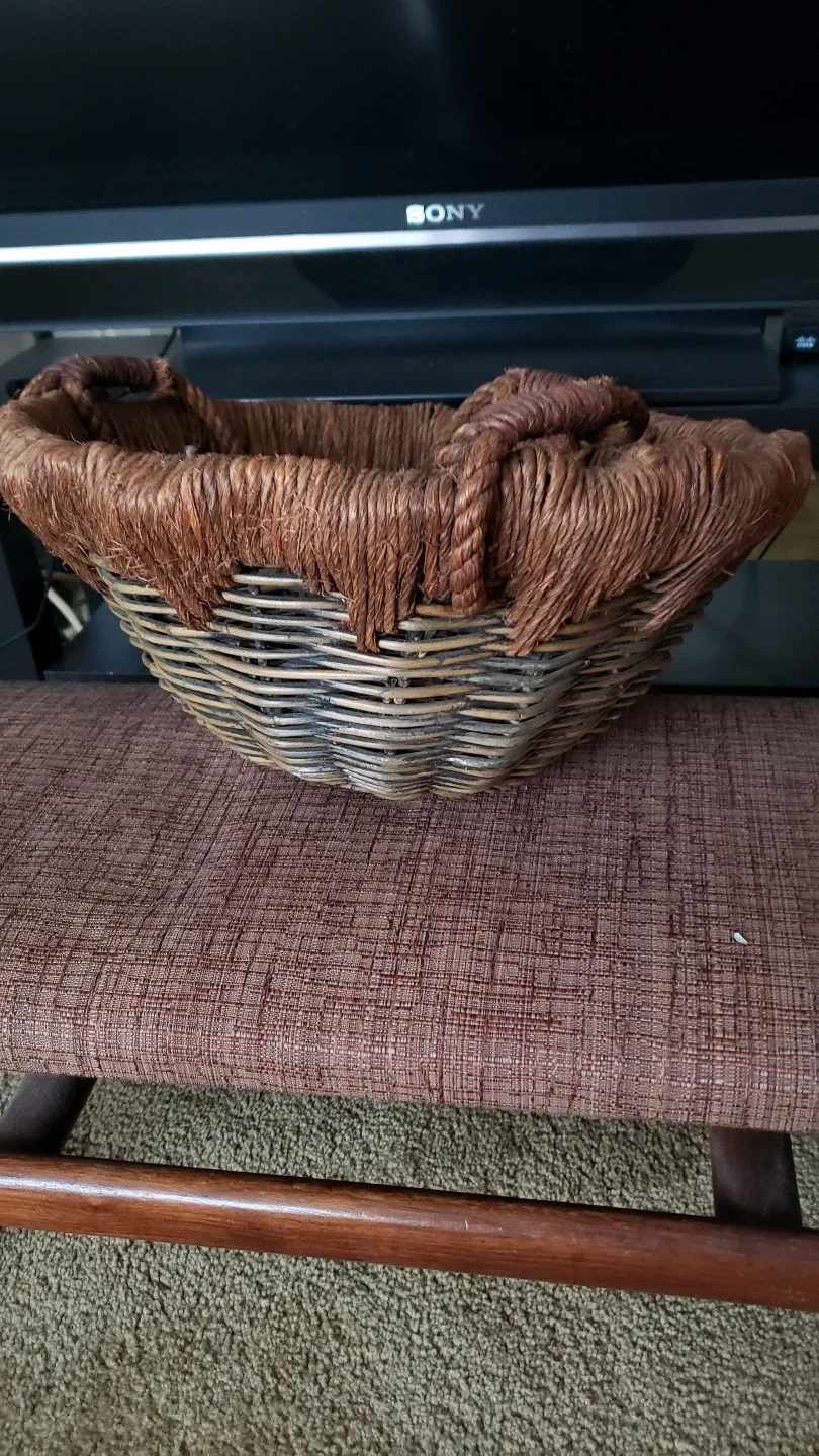 Large Wicker Hanging Basket with Rope Handles image indicator(3)