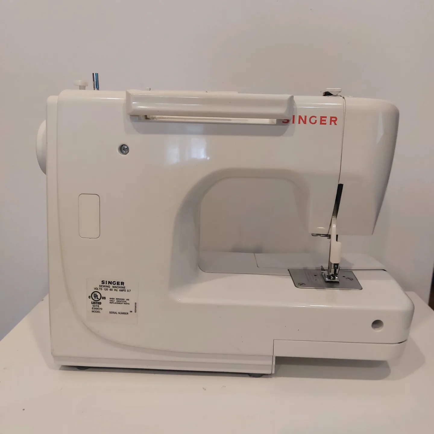 Singer Sewing Machine - Model E99670 image indicator(4)