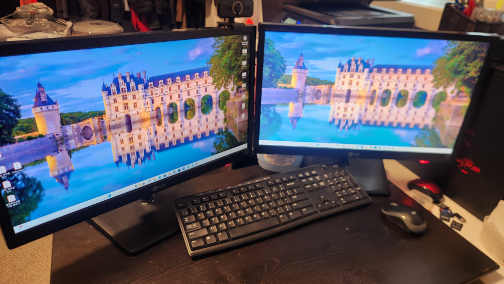 Pair of LG Flatron E2242C Monitors 22"