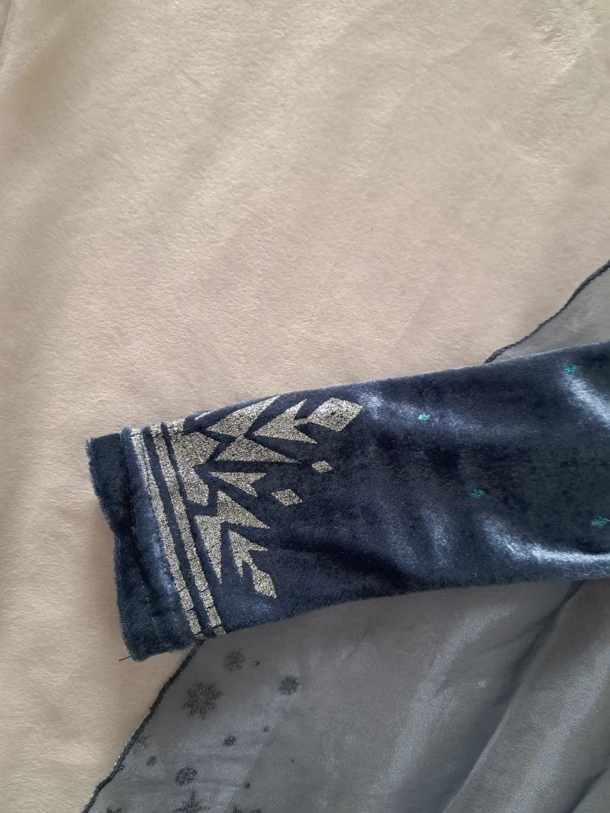 Princess Elsa Dress with Cape image indicator(4)