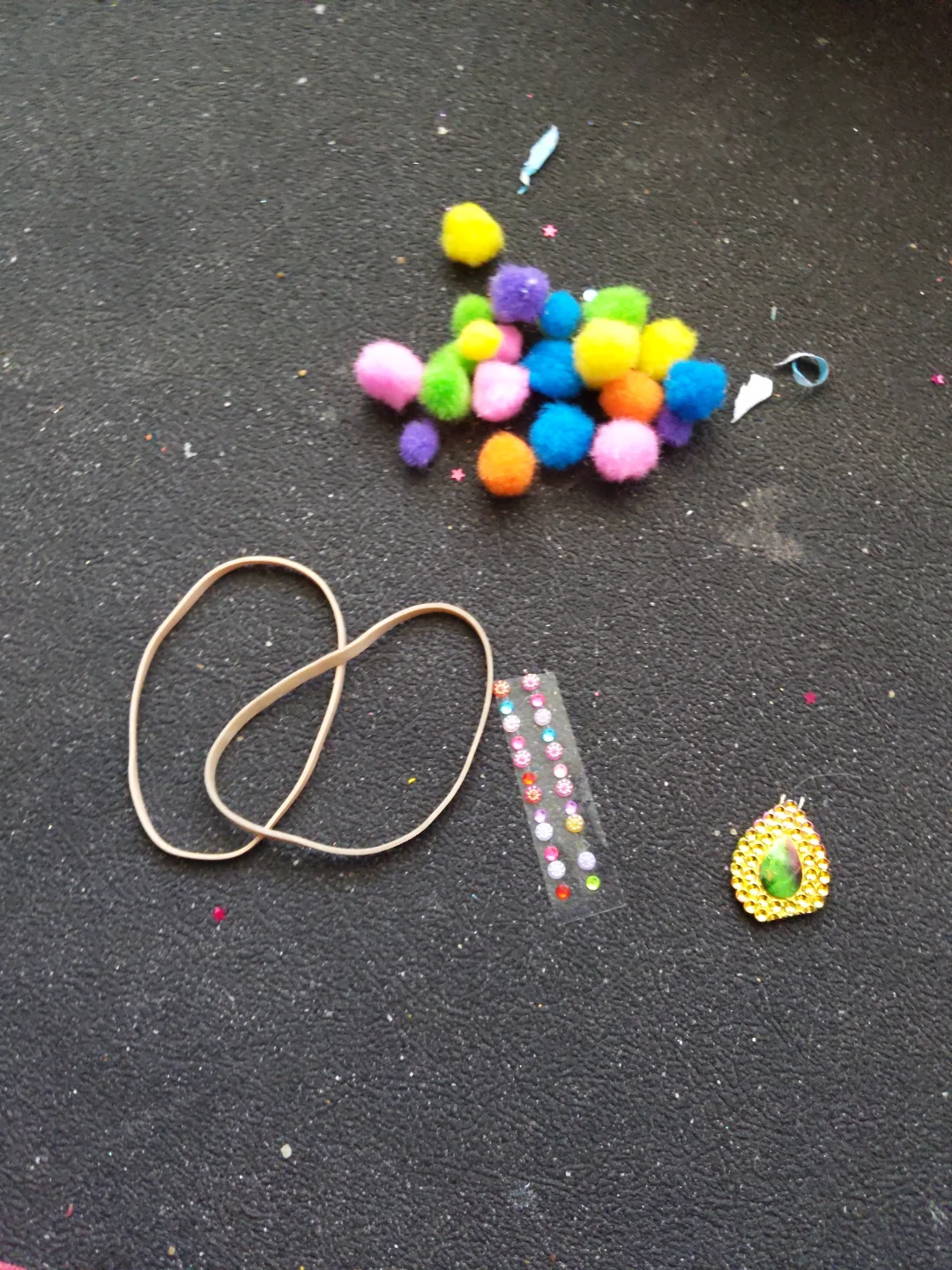 Kids Craft Kit - Pom-poms, Stickers, Scissors & More💚! image indicator(5)