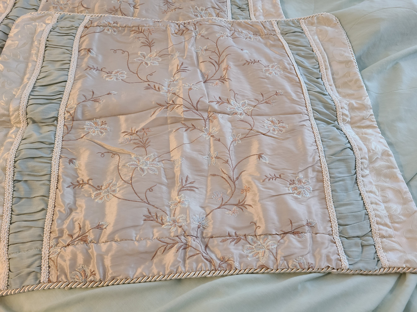 Elegant Embroidered Pillow Shams - Pair - photo 3