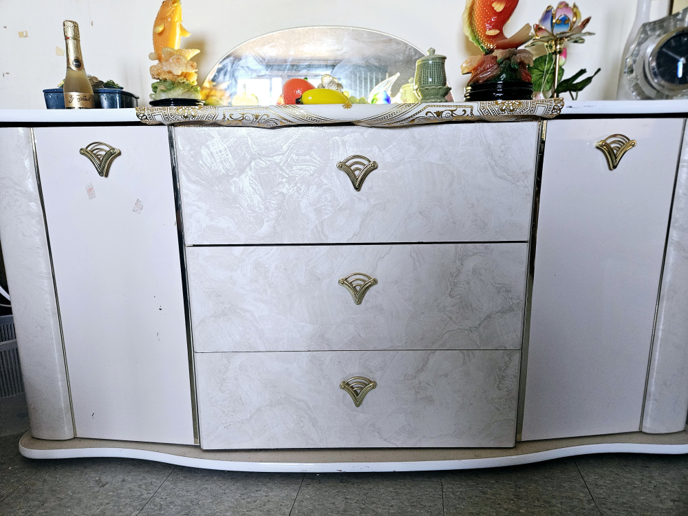 Vintage White Dresser with Gold Accents💚 - photo 2