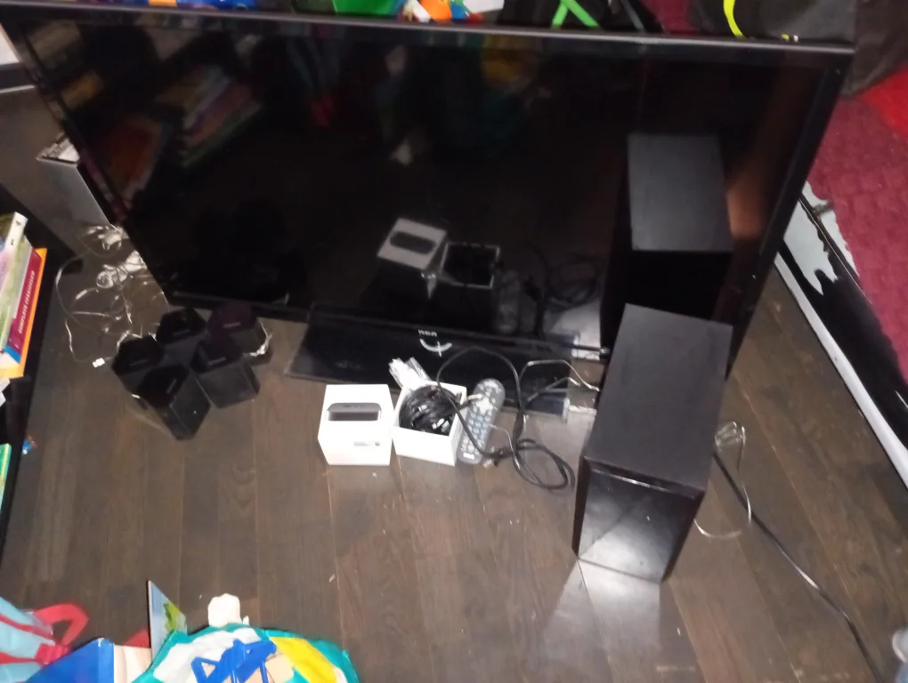 RCA TV with Samsung Surround Sound System image indicator(3)