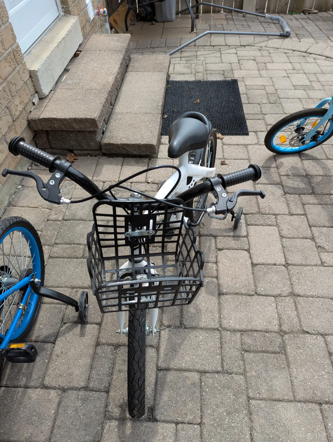 Kids' Super Sport Bicycle with Training Wheels image indicator(2)