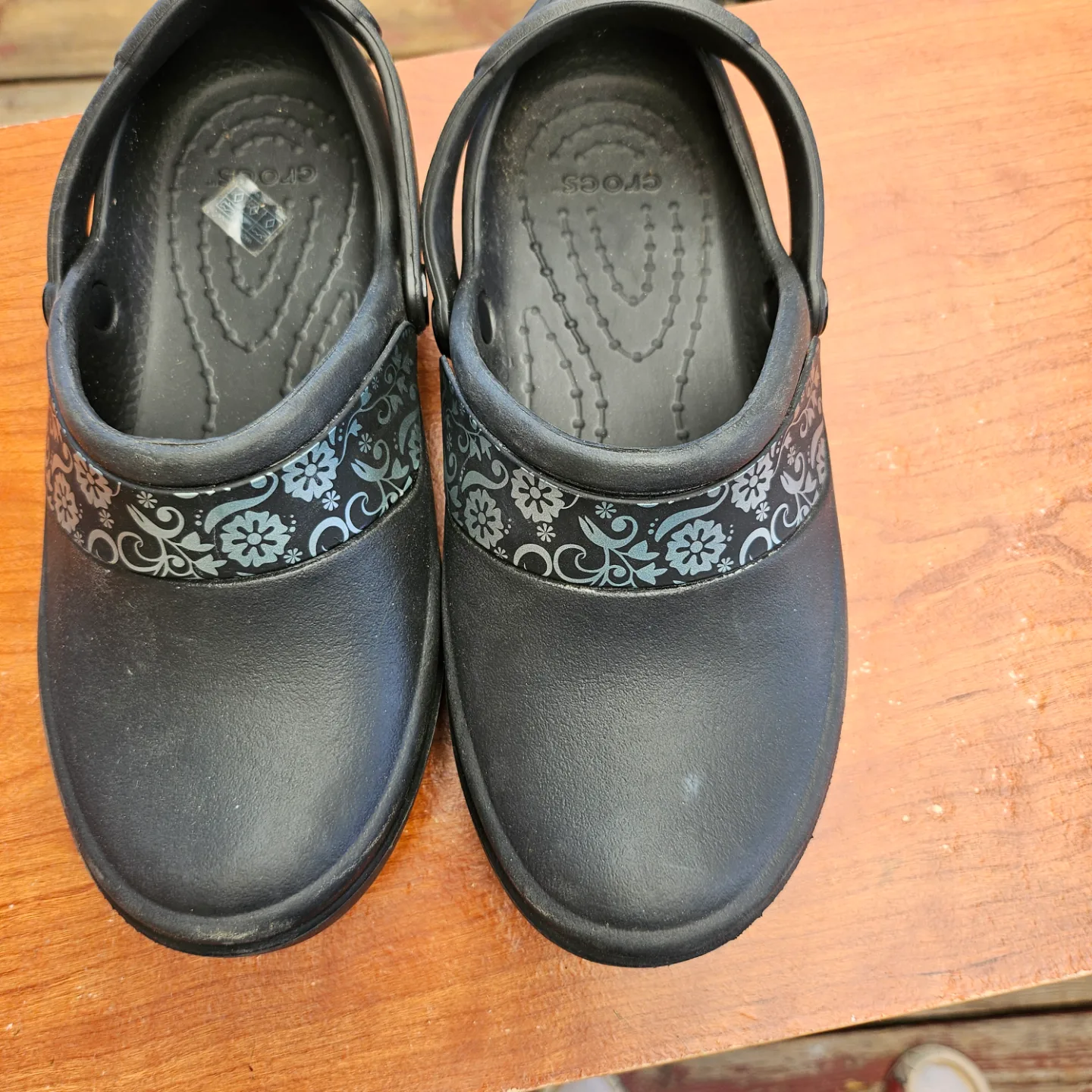 Women's Crocs Classic Clogs Size 6 image indicator(2)