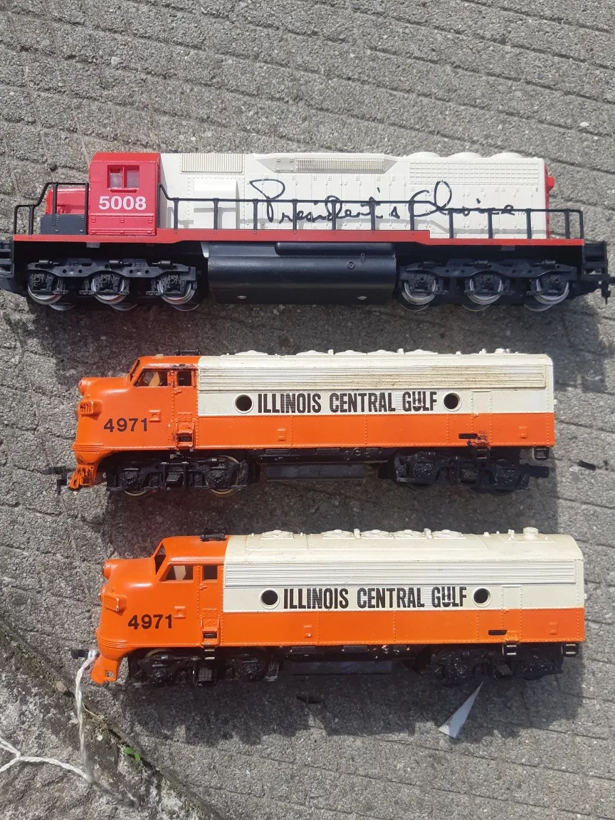 Model Train Set Collection - Locomotives & Cars image indicator(2)