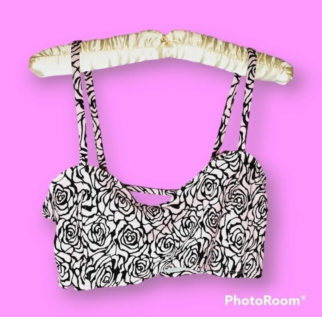 UK2LA Pink and Black Rose Print Crop Top Size L thumbnail