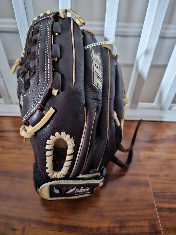 Valkyrie Series Louisville Slugger Baseball Glove image indicator(2)