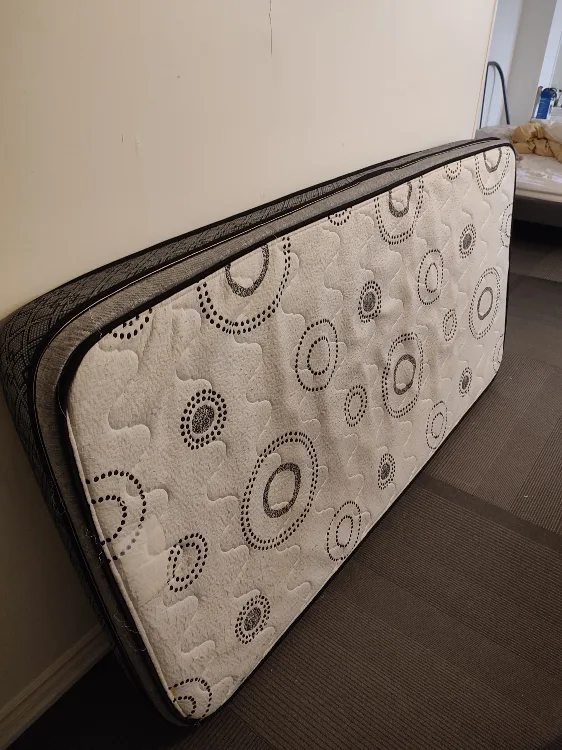 Used Twin Mattress💚 image indicator(3)