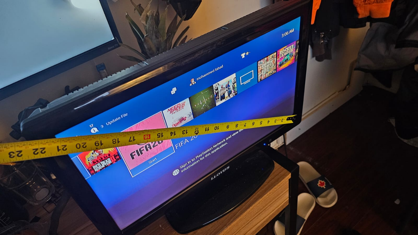 Lloyd's 22" LCD TV - photo 3