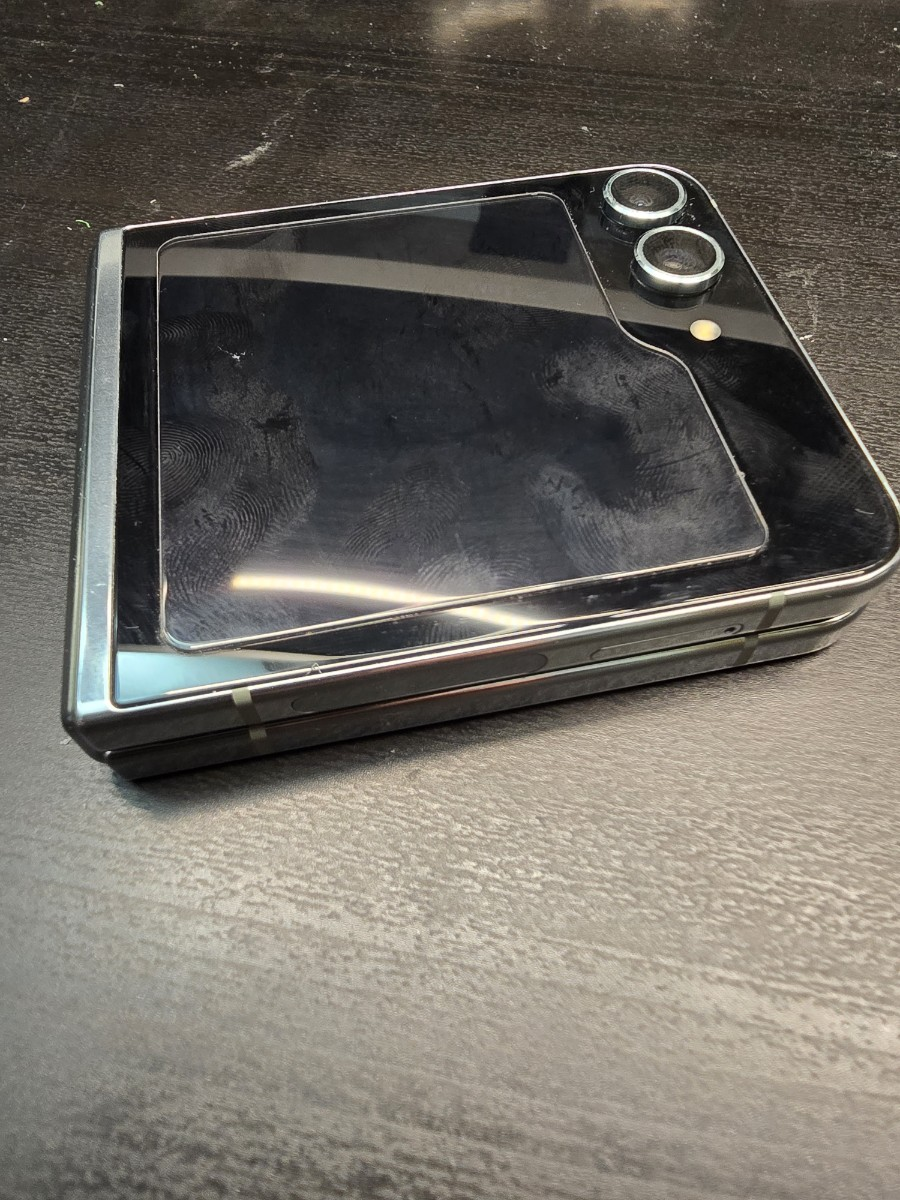Samsung Galaxy Z Flip 5 - Used, Unlocked, 512GB, Excellent. - photo 3