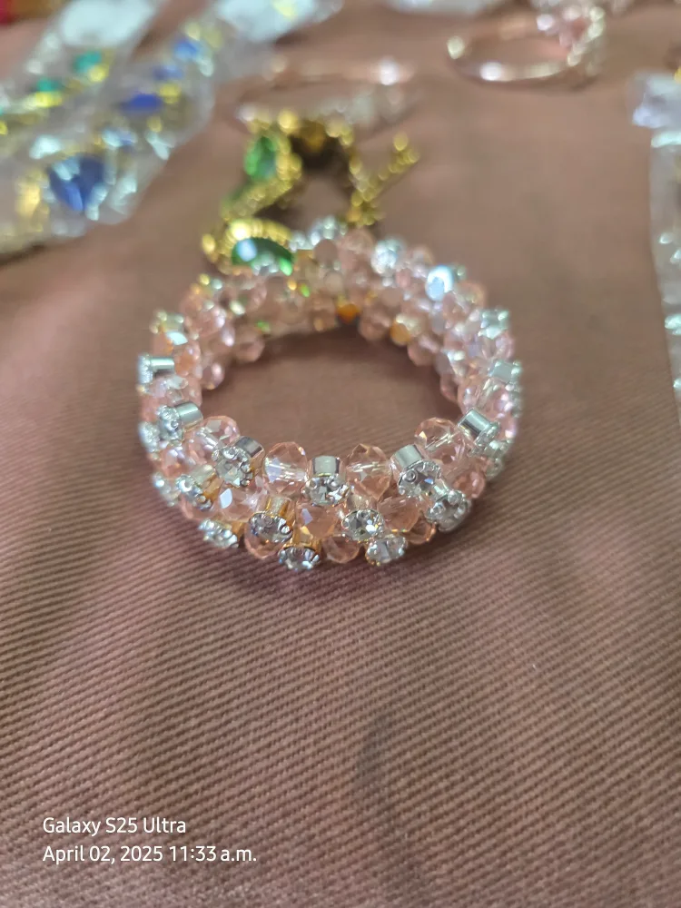 Brand new Bulk Lot of Fashion Jewellery Bracelets and Earrings image indicator(5)