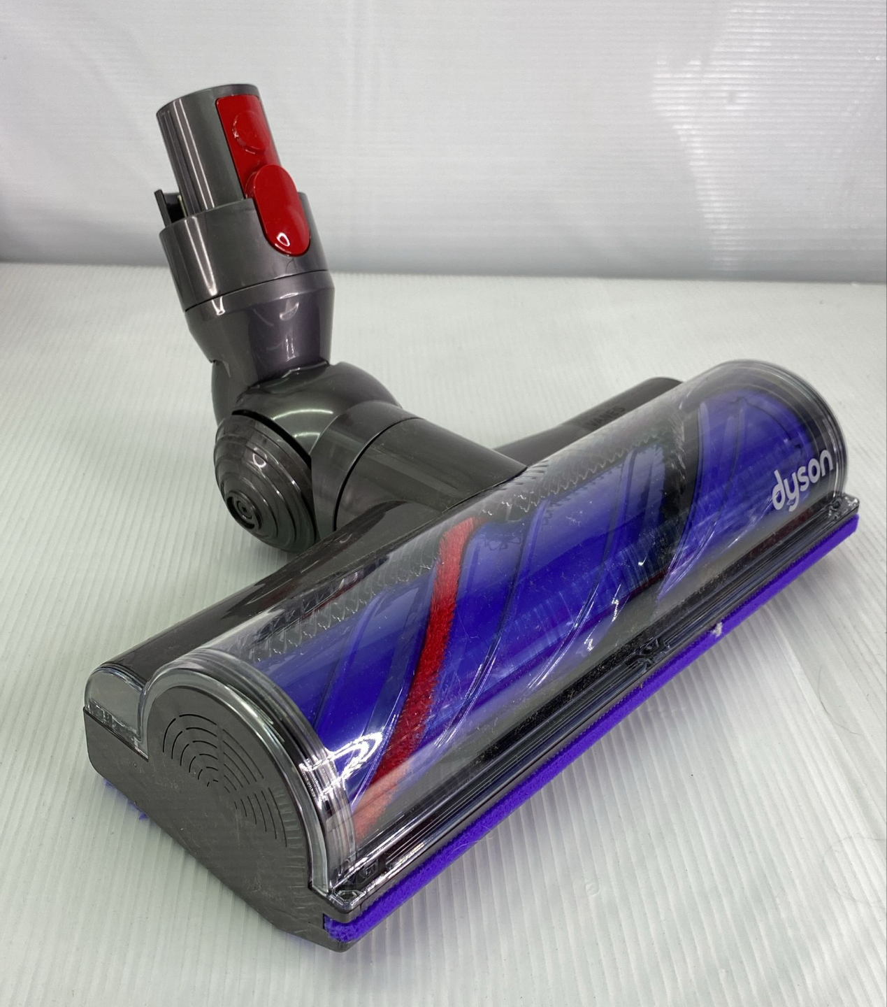Dyson V8 Origin Complete with Wall Mount & Accessories - photo 4