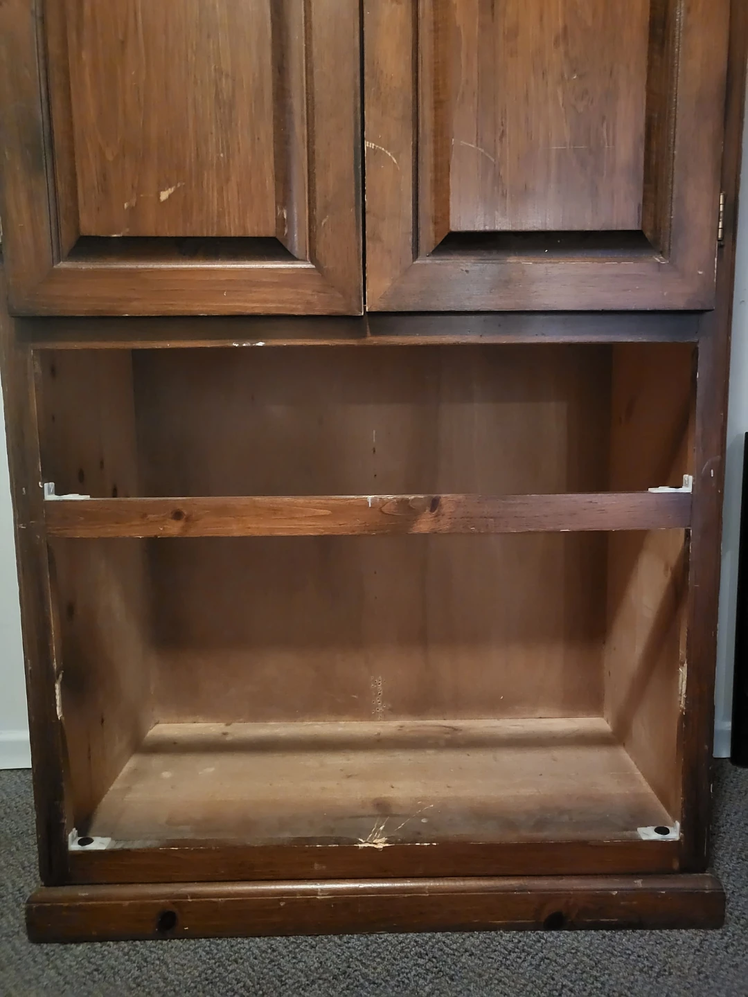Vintage Wooden Armoire * *- FREE - photo 3