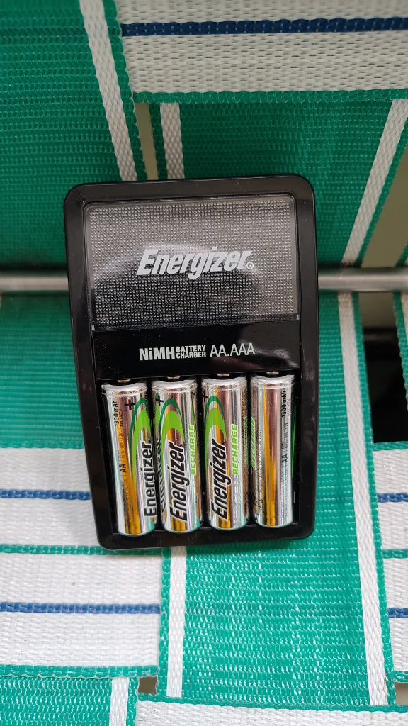 Energizer NiMH Battery Charger AA AAA image indicator(2)